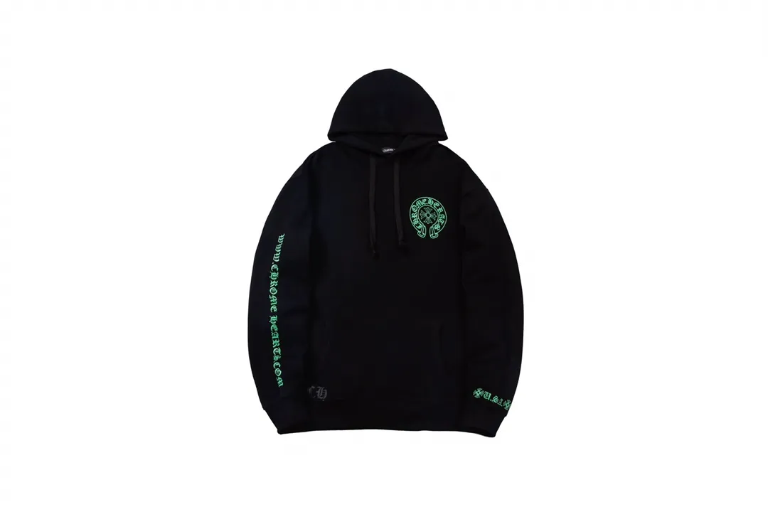 M27—P210 -Chrome Hearts/Chrome Hearts printed sweatshirt cardigan jacket -420 grams of high-density, high-quality wool, soft, delicate and skin-friendly, soft and silky to the touch, warm and skin-friendly -The hardware zipper accessories are all customized and full of details -Colour: black white -Size: S M L XL